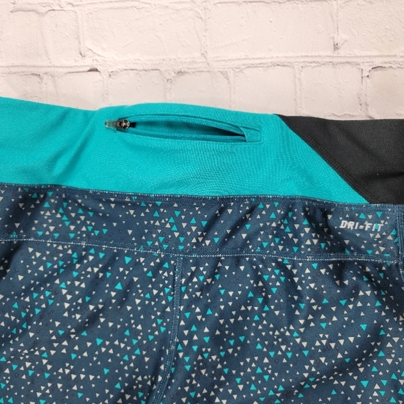 Nike Dry Fit Running Capri with Reflective Strip - Picture 4 of 9